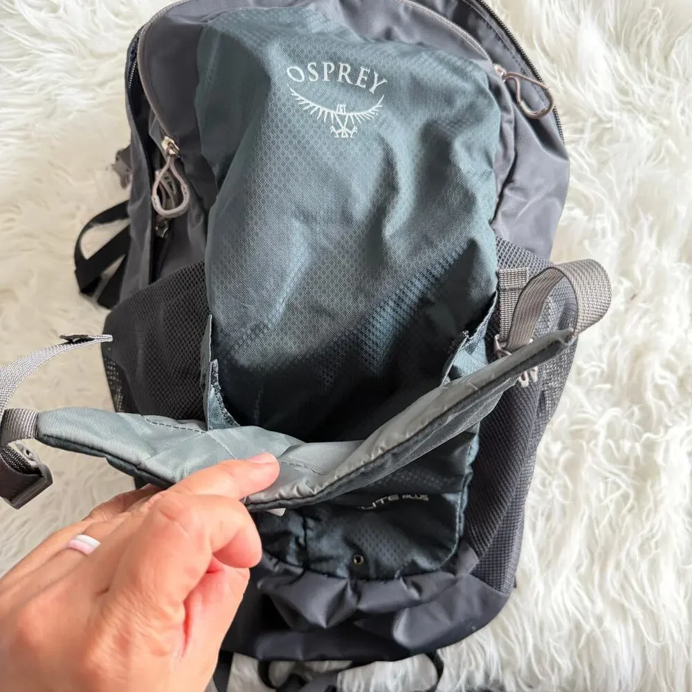 Osprey Daylite Plus Backpack in Black featuring a front stash pocket - Picture 14 of 14